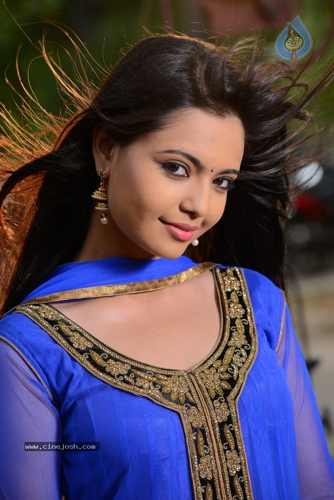 Romance with Finance Movie Stills - 61 / 145 photos