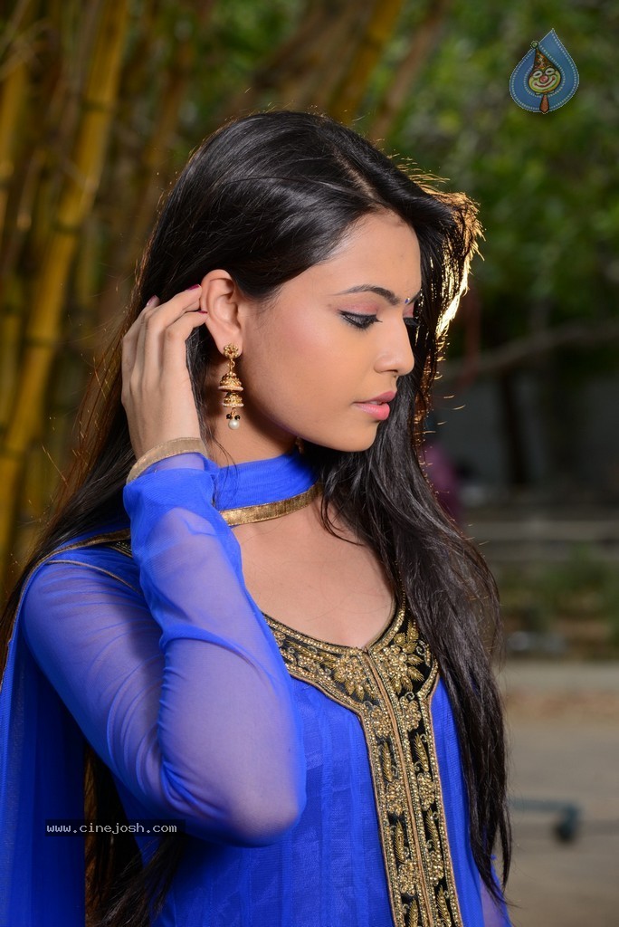 Romance with Finance Movie Stills - 91 / 145 photos