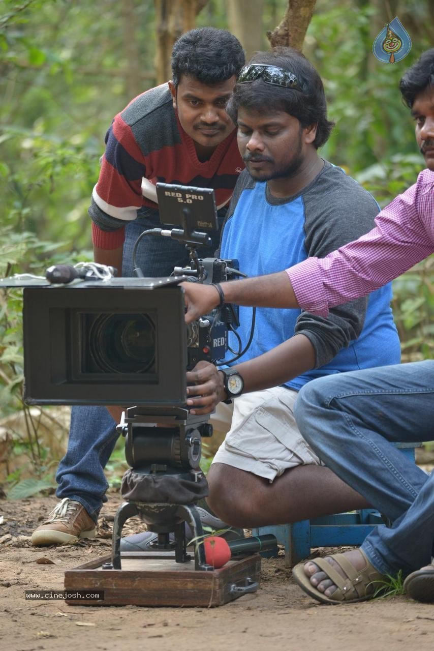 Romance with Finance Movie Stills - 18 / 64 photos