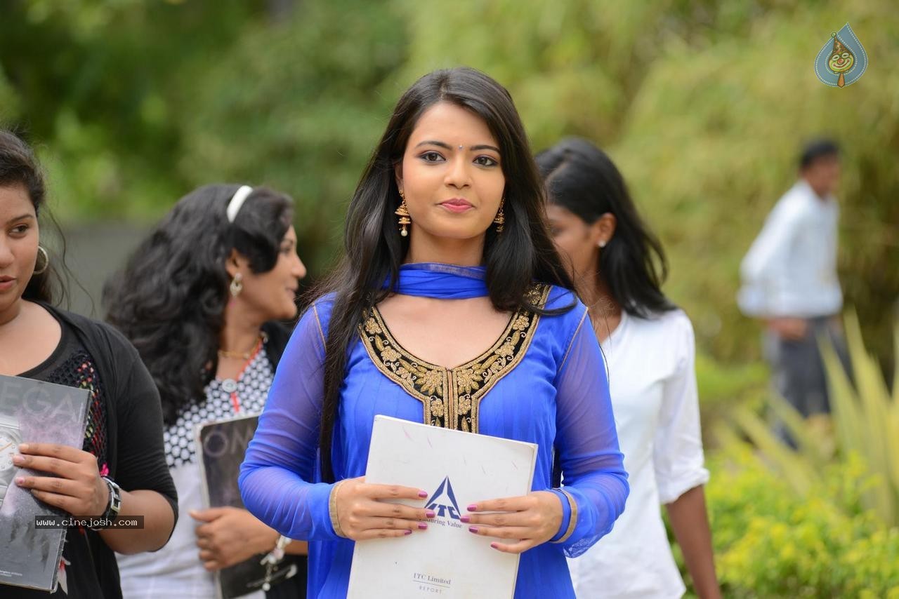 Romance with Finance Movie Stills - 41 / 64 photos