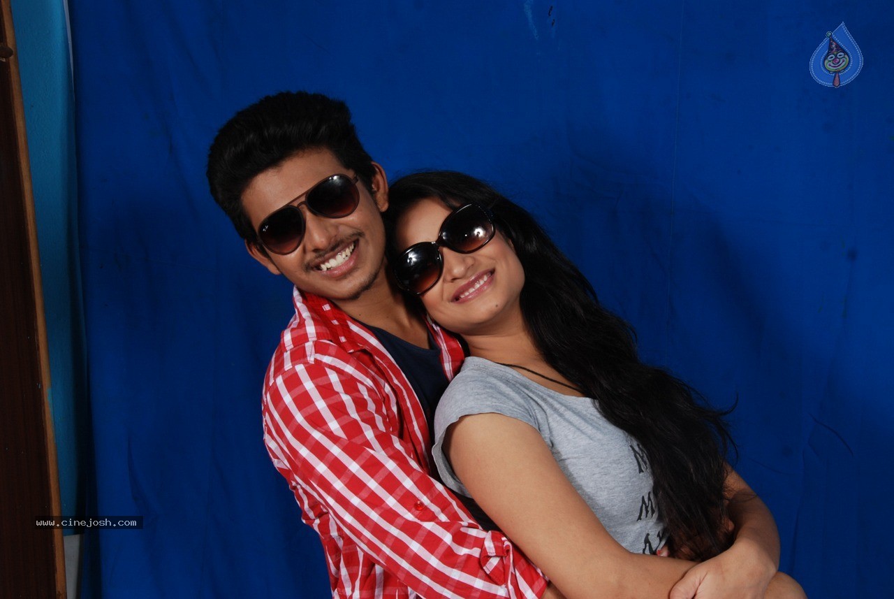 Romantic Lovers Movie Stills - 4 / 17 photos