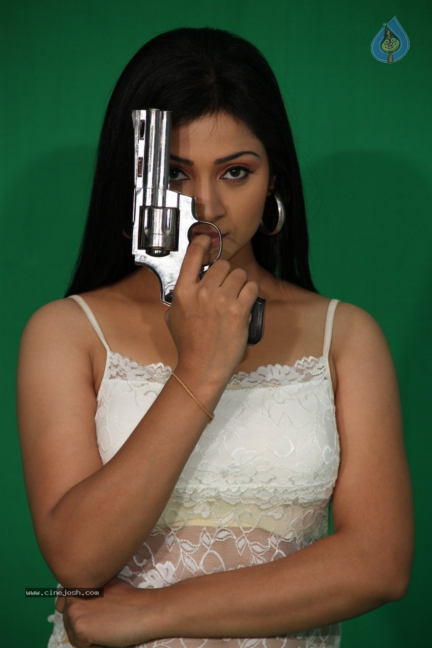 Romantic Target Movie Stills - 81 / 106 photos