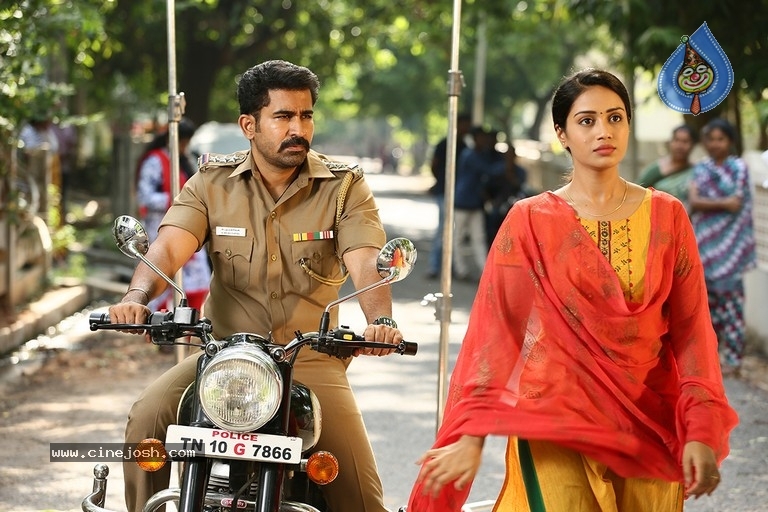 Roshagadu Movie Working Stills - 3 / 12 photos