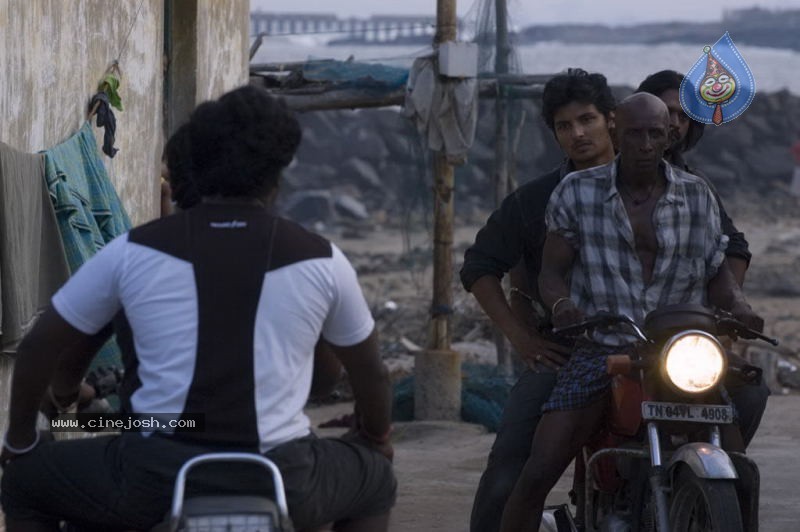 Rowthiram Tamil Movie New Stills - 32 / 43 photos