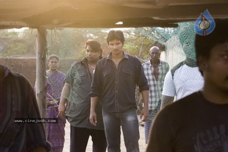Rowthiram Tamil Movie New Stills - 43 / 43 photos
