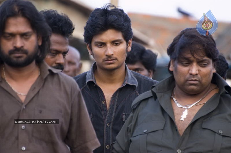Rowthiram Tamil Movie Stills - 4 / 14 photos
