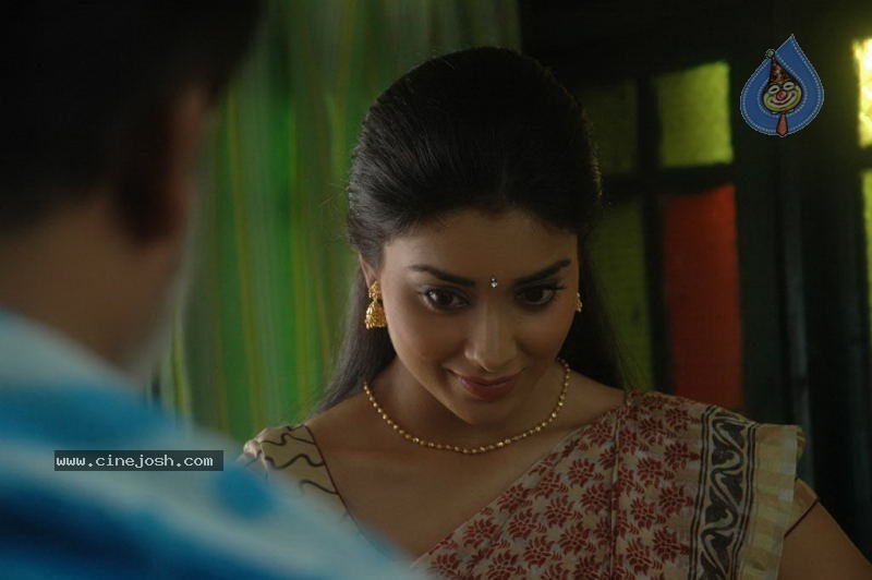 Rowthiram Tamil Movie Stills - 5 / 14 photos