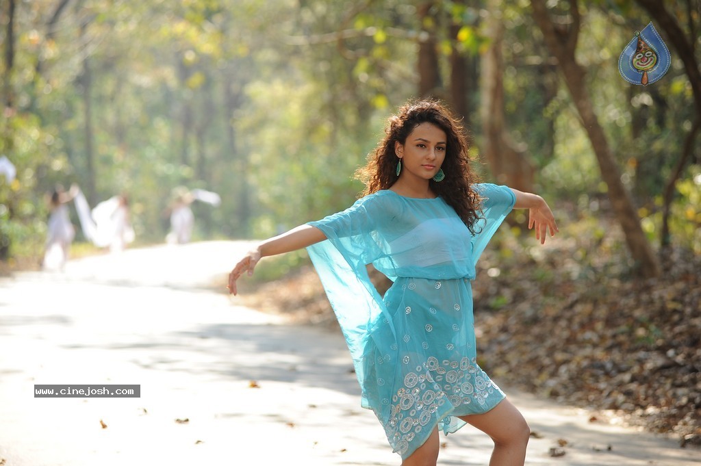 Run Raja Run Latest Stills - 2 / 5 photos