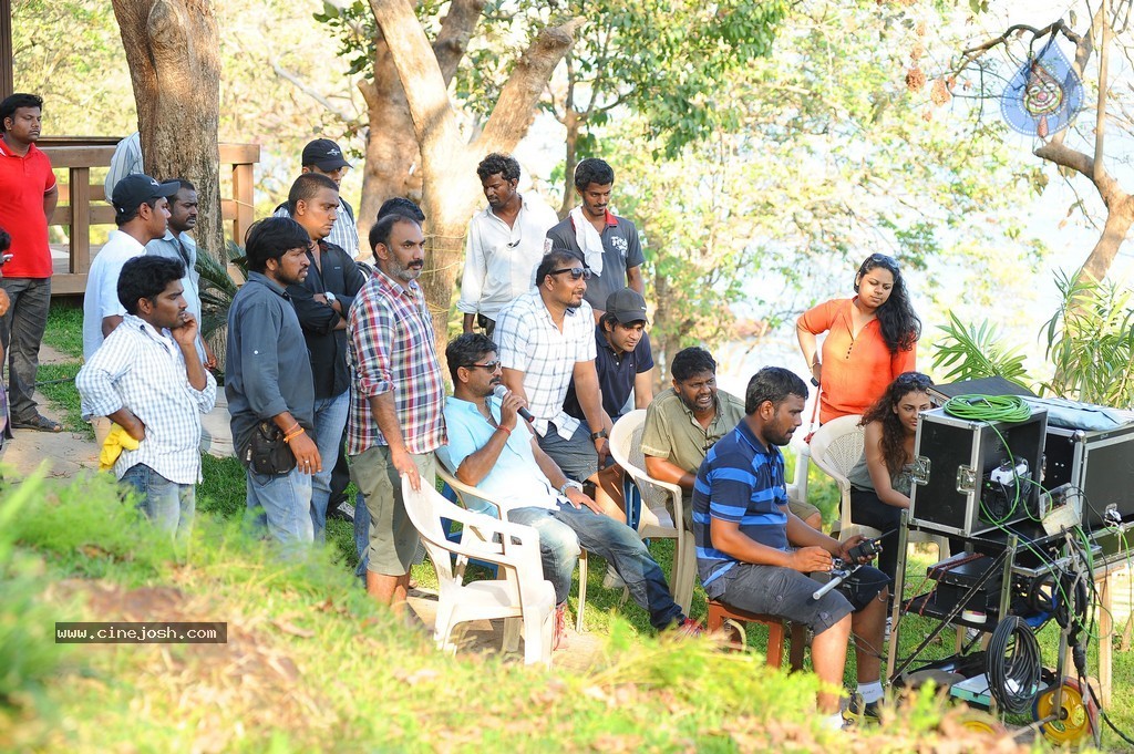 Run Raja Run Working Stills - 7 / 15 photos