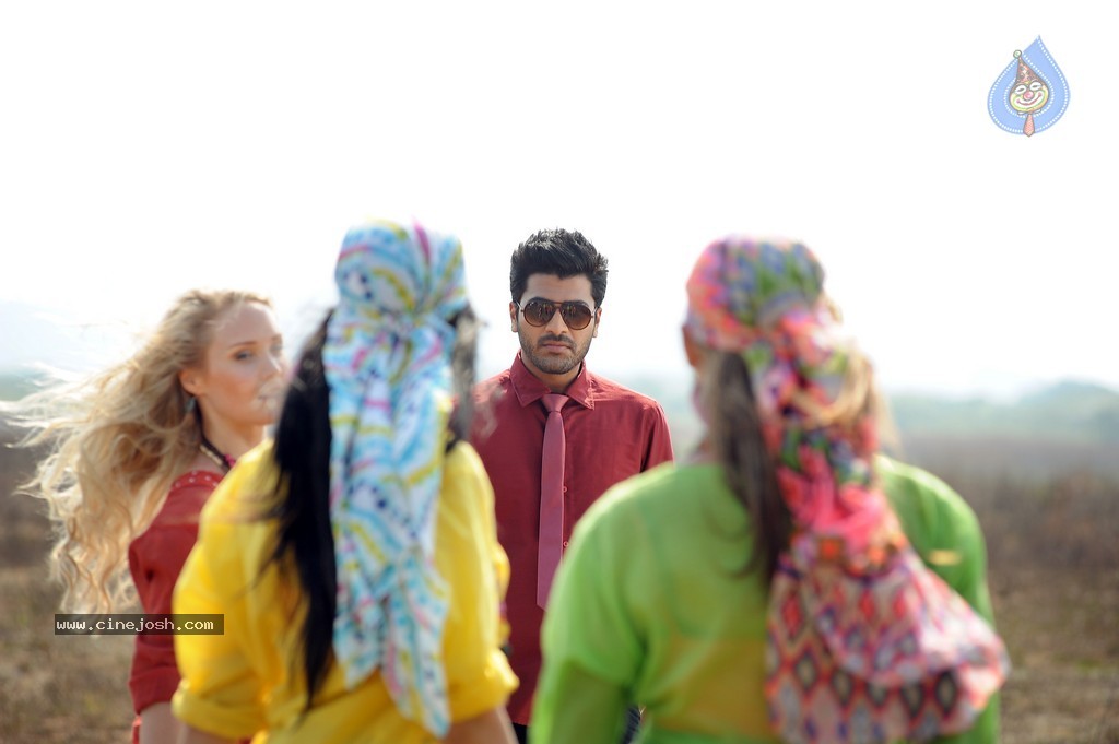 Run Raja Run Working Stills - 13 / 15 photos