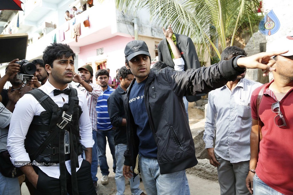 Run Raja Run Working Stills - 14 / 15 photos