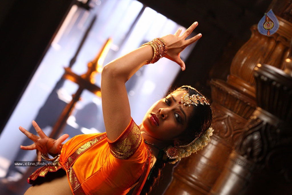 Ruthravathy Tamil Movie Stills - 36 / 47 photos