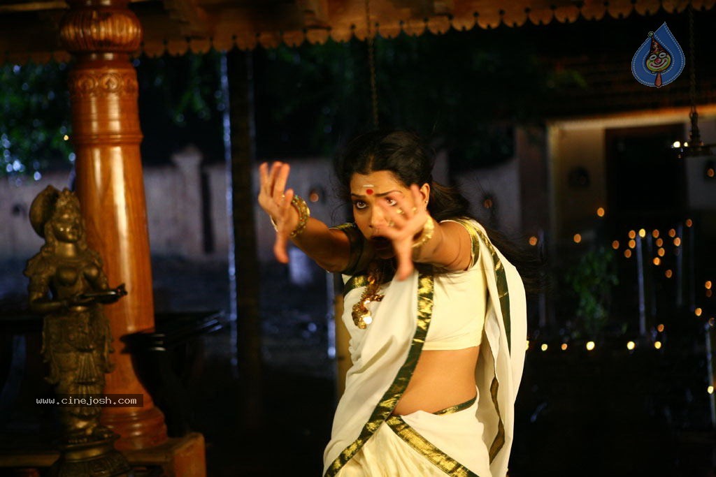 Ruthravathy Tamil Movie Stills - 46 / 47 photos