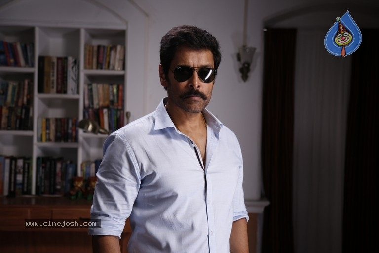 Saamy Square Movie Photos - 12 / 17 photos