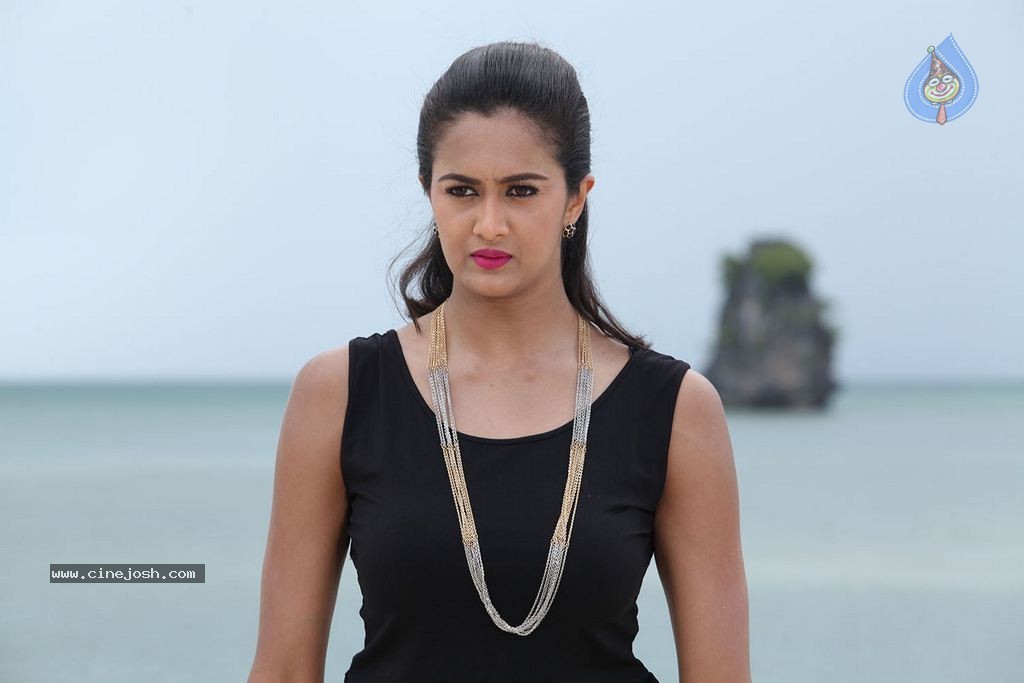Sagaptham Tamil Movie Stills - 8 / 15 photos