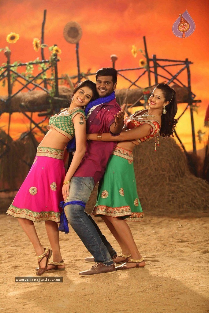 Sagaptham Tamil Movie Stills - 16 / 35 photos
