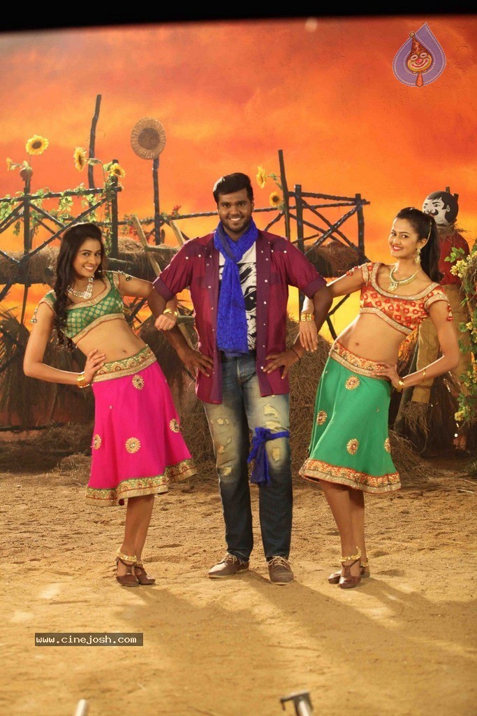 Sagaptham Tamil Movie Stills - 17 / 35 photos