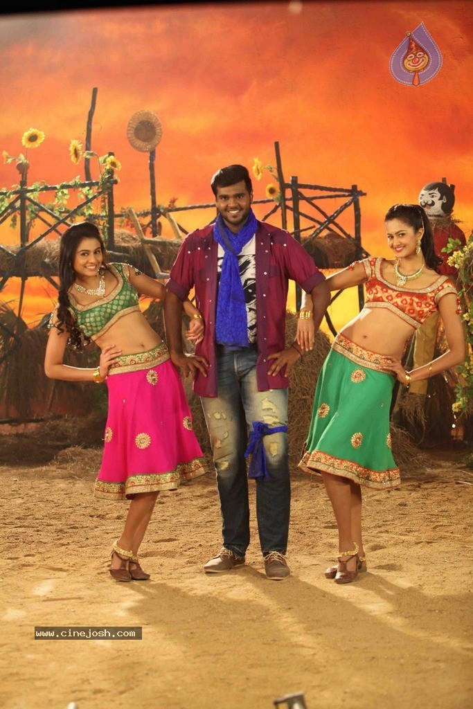 Sagaptham Tamil Movie Stills - 23 / 35 photos