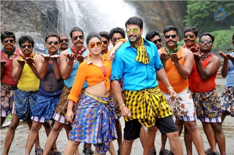 Sakalakala Vallavan Film Song Photos - 17 / 20 photos