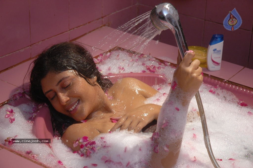 Sakshi Movie Spicy Stills - 16 / 75 photos