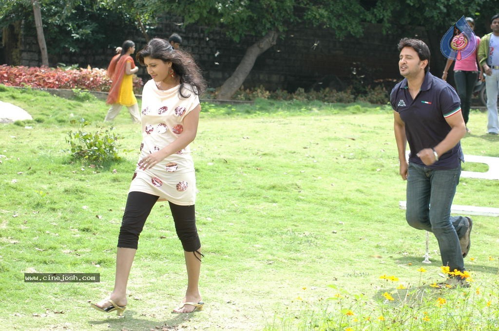Sakshi Movie Spicy Stills - 20 / 75 photos