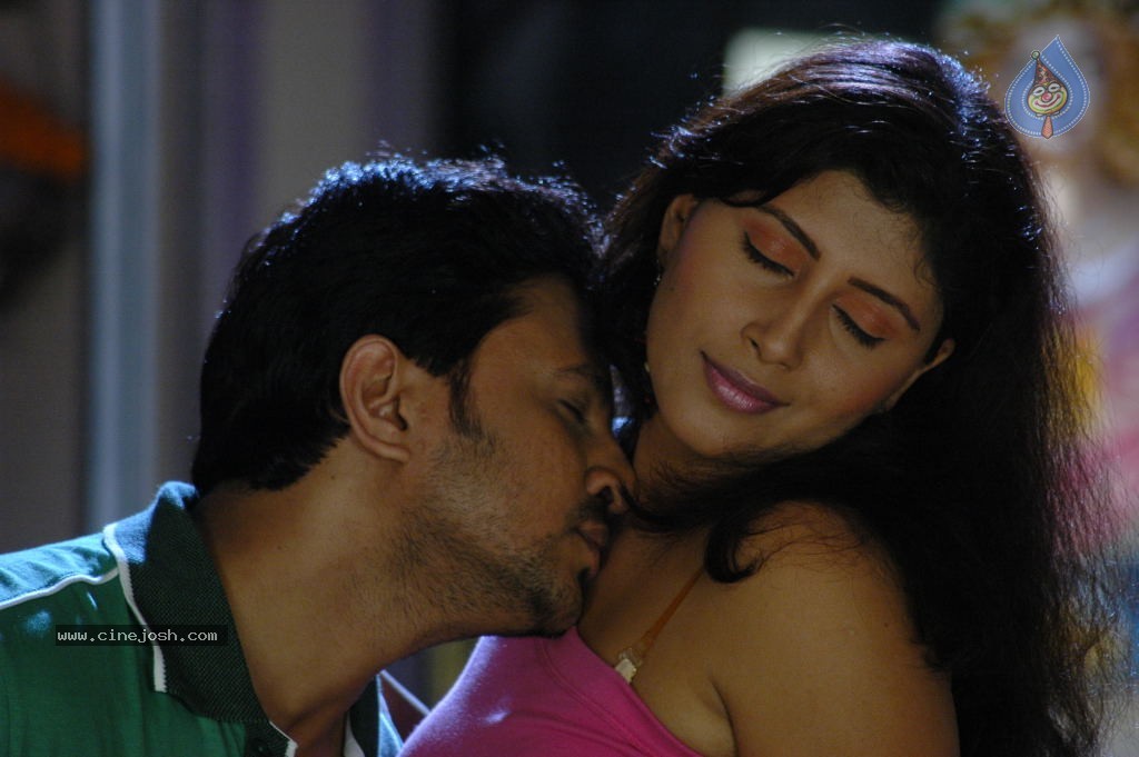 Sakshi Movie Spicy Stills - 33 / 75 photos