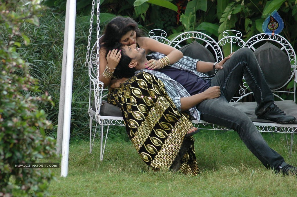 Sakshi Movie Spicy Stills - 55 / 75 photos