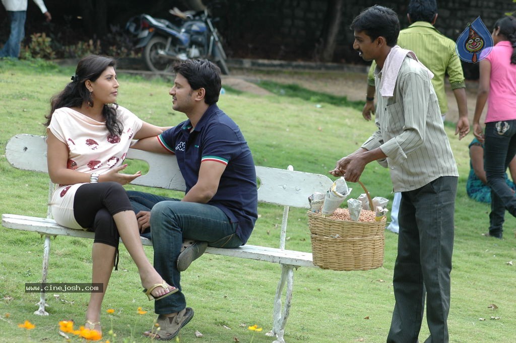 Sakshi Movie Spicy Stills - 58 / 75 photos