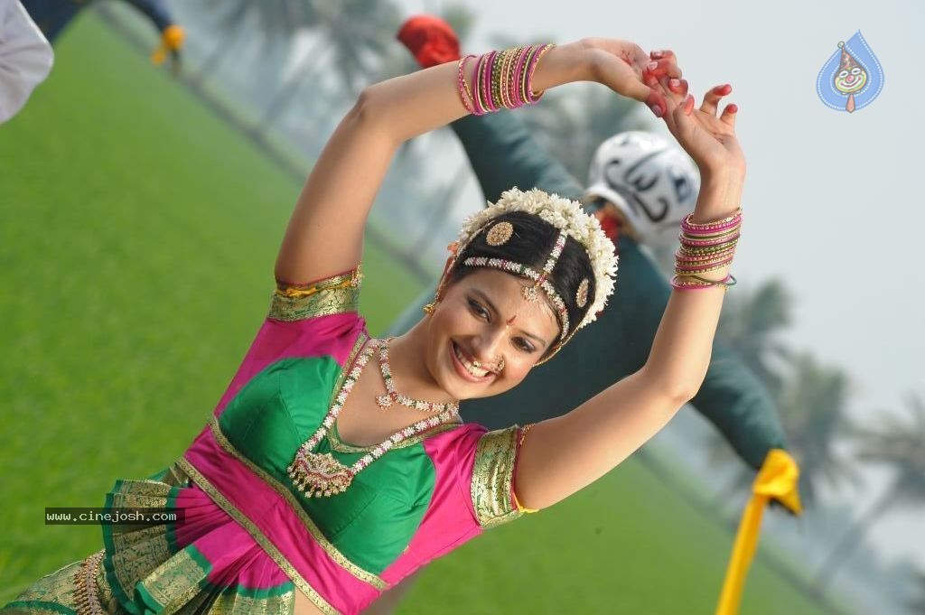 Saloni Stills in Telugu Ammayi Movie - 6 / 52 photos