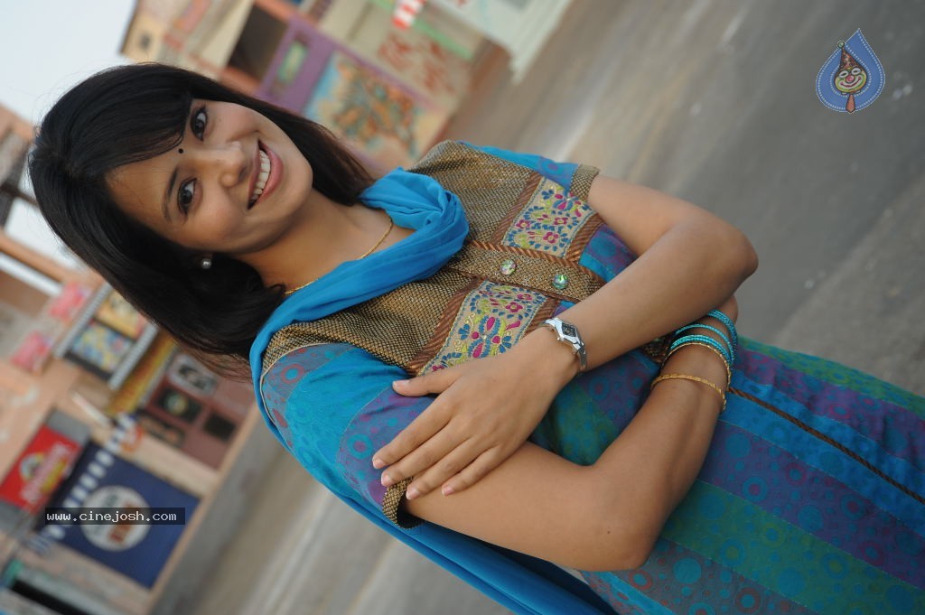 Saloni Stills in Telugu Ammayi Movie - 10 / 52 photos