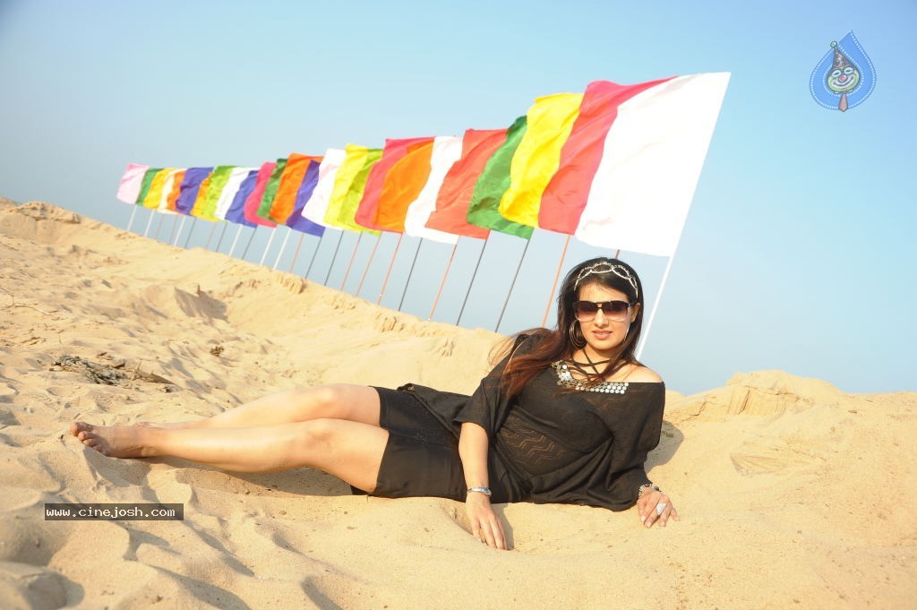 Saloni Stills in Telugu Ammayi Movie - 20 / 52 photos