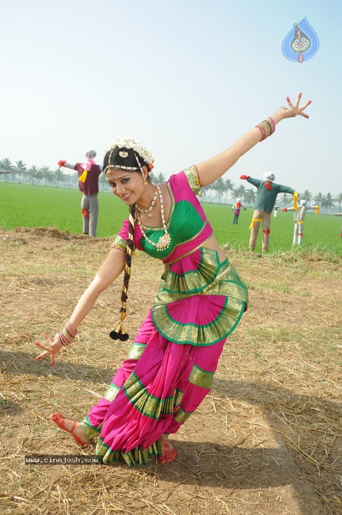 Saloni Stills in Telugu Ammayi Movie - 21 / 52 photos