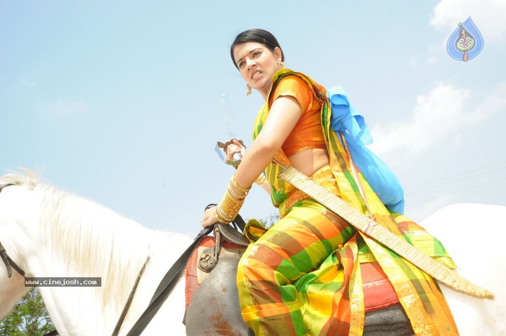 Saloni Stills in Telugu Ammayi Movie - 22 / 52 photos