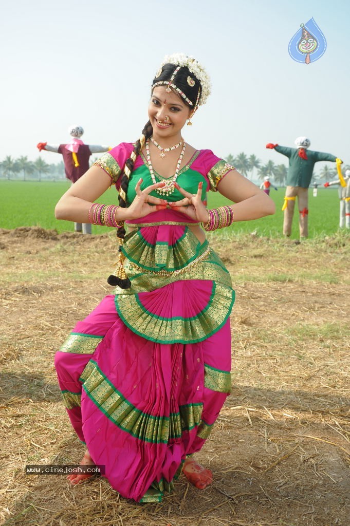 Saloni Stills in Telugu Ammayi Movie - 30 / 52 photos