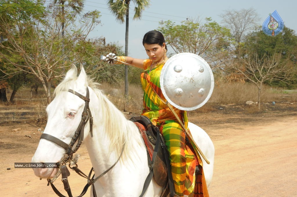 Saloni Stills in Telugu Ammayi Movie - 40 / 52 photos