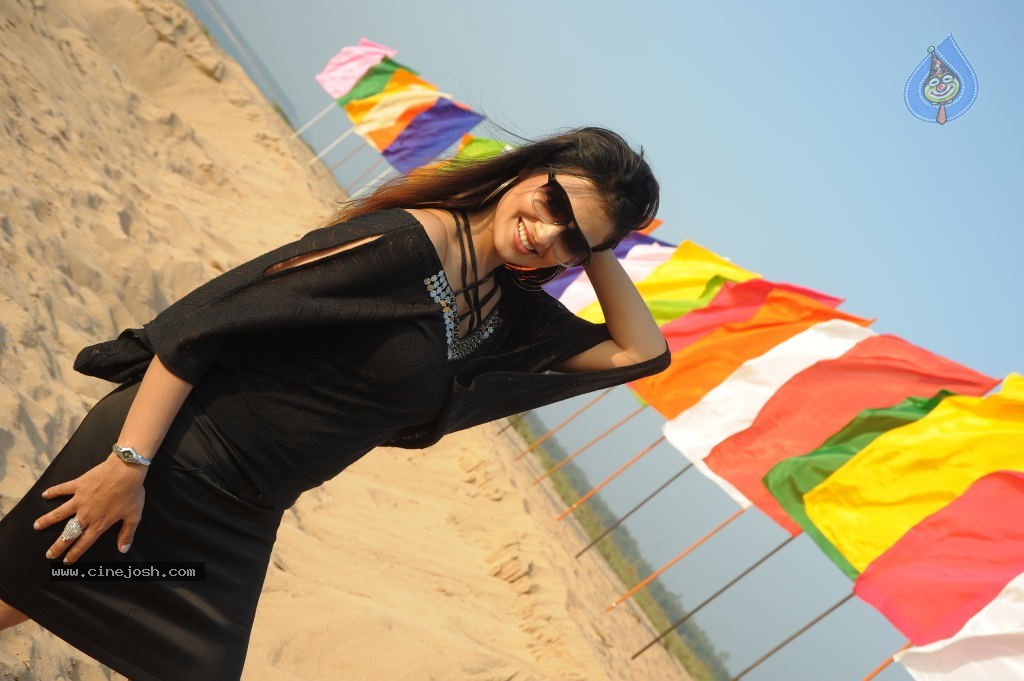 Saloni Stills in Telugu Ammayi Movie - 42 / 52 photos