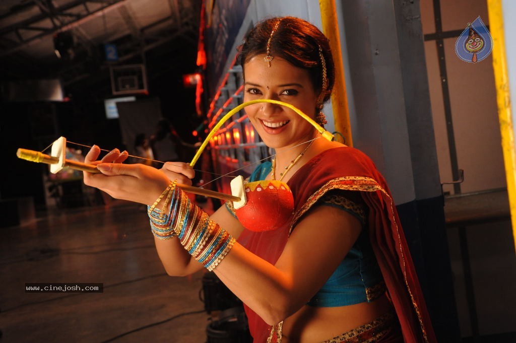 Saloni Stills in Telugu Ammayi Movie - 44 / 52 photos