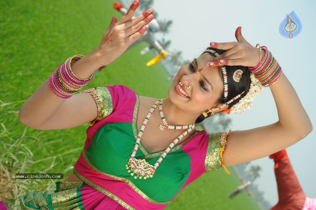 Saloni Stills in Telugu Ammayi Movie - 50 / 52 photos