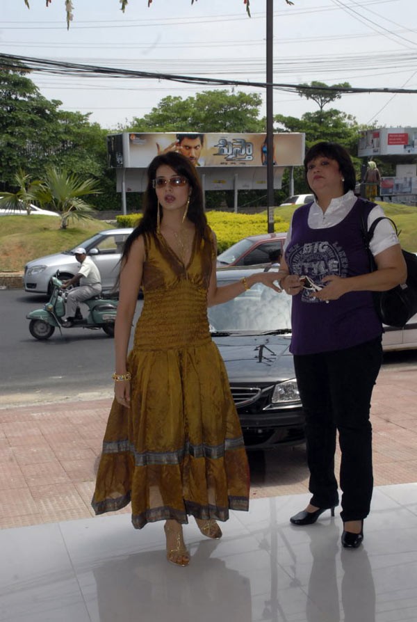 Saloni Showroom Opening - 1 / 30 photos