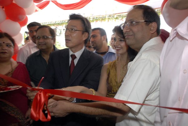 Saloni Showroom Opening - 22 / 30 photos