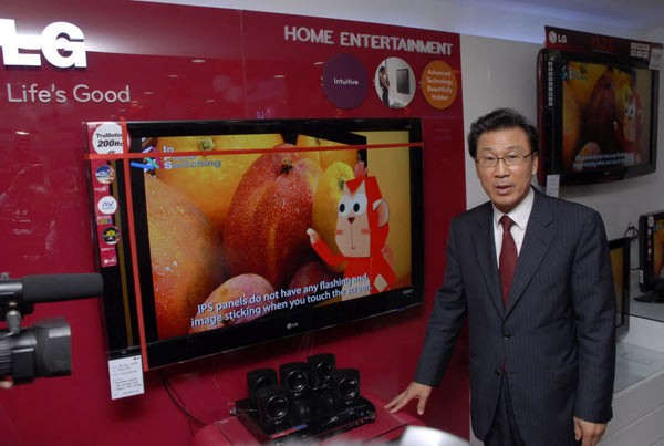 Saloni Showroom Opening - 28 / 30 photos