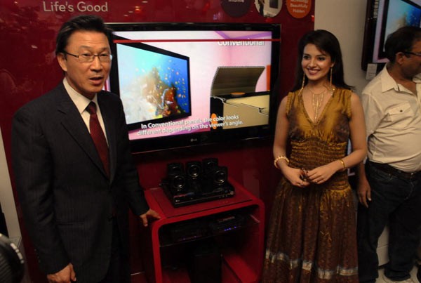 Saloni Showroom Opening - 29 / 30 photos