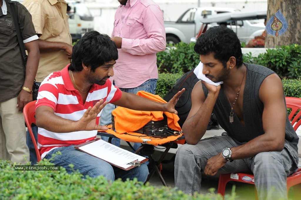 Samar Tamil Movie New Stills - 55 / 89 photos