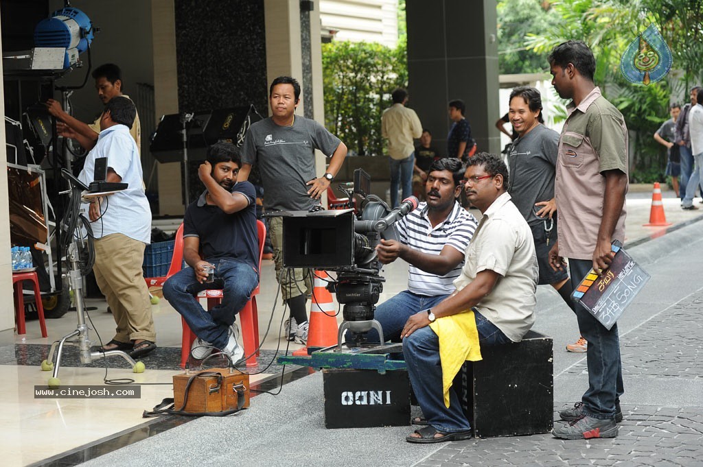 Samar Tamil Movie New Stills - 67 / 89 photos