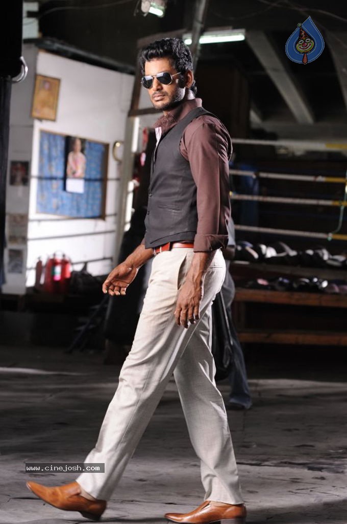 Samar Tamil Movie Stills - 10 / 33 photos