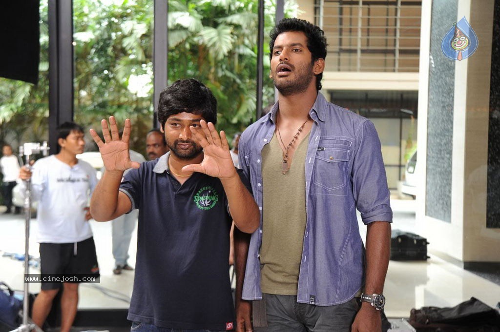 Samar Tamil Movie Stills - 25 / 33 photos