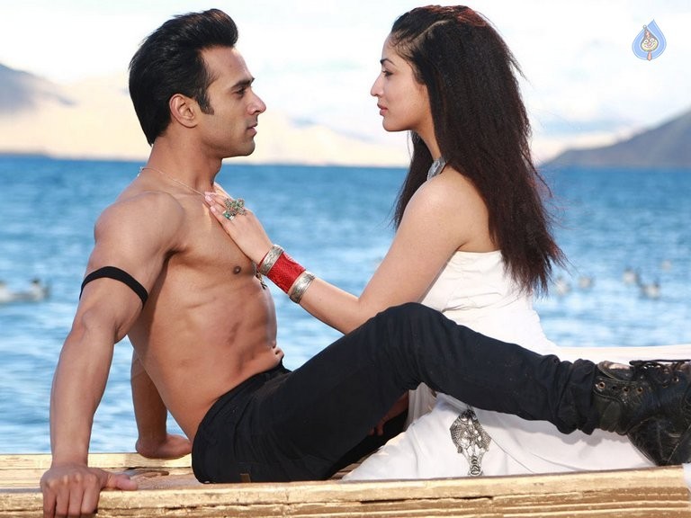 Sanam Re Movie Photos - 10 / 13 photos