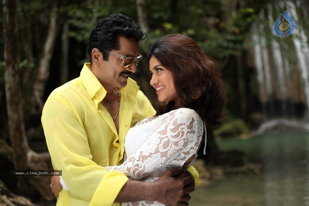 Sandamarutham Tamil Movie Gallery - 8 / 51 photos
