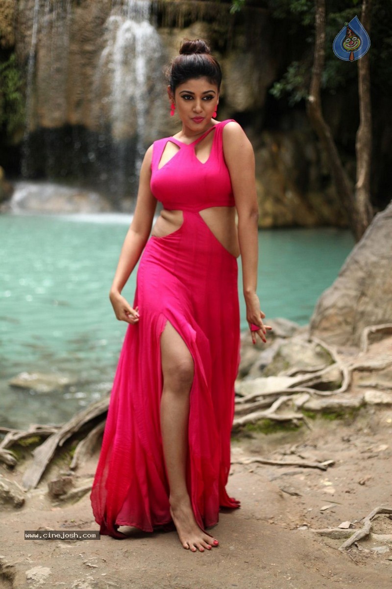 Sandamarutham Tamil Movie Pics - 13 / 33 photos