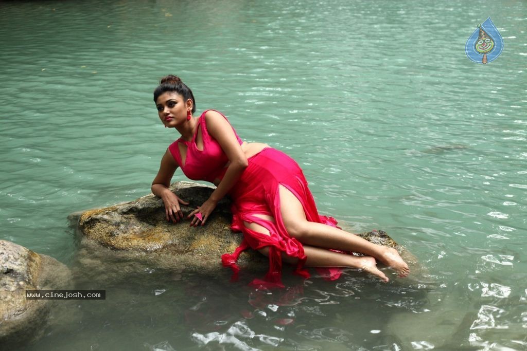 Sandamarutham Tamil Movie Pics - 15 / 33 photos